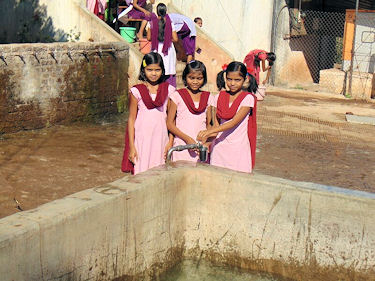Shamroni (on the right) at the Well